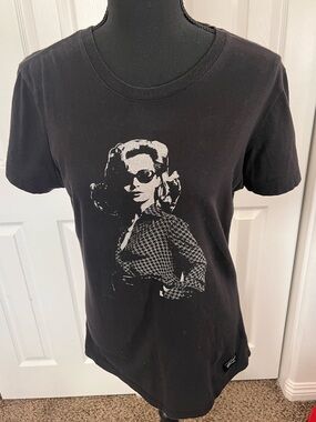 Vintage/ Retro Women Black Graphic Tee Print